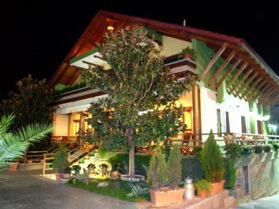 Deri në vitin 2012, Restorant Reka kishte konsoliduar pozicionin e tij si një emër i njohur për cilësinë dhe shërbimin korrekt. Përvoja profesionale e Qerim Rekës në institucione dhe hotele prestigjioze u reflektua në organizimin, shërbimin cilësor dhe rritjen e standardeve në çdo drejtim.