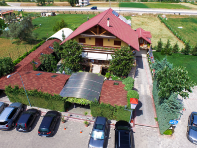 Në vitin 2016, Restorant Reka shënon një fazë të re zhvillimi, duke u zgjeruar dhe modernizuar pa humbur frymën familjare. Ambientet u përshtatën me nevojat e kohës, ndërsa tradita, recetat e trashëguara dhe drejtimi familjar vazhduan të mbeten thelbi i përvojës që ofron restoranti.